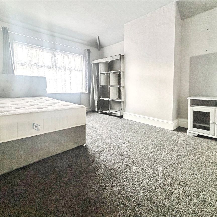 3 bedroom house to rent St. Pauls Road, Smethwick, West Midlands, B66 - Photo 1