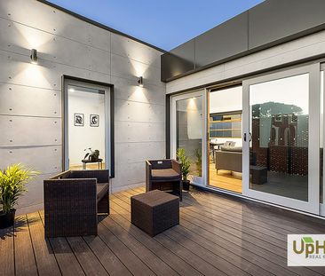 Architectural Masterpiece in Coburg - Photo 4