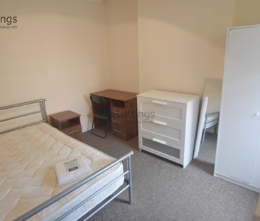 4 Bedroom Mid Terraced House - Photo 3