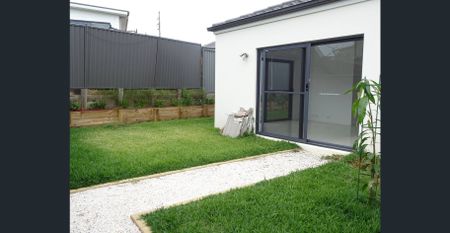 Modern 2 Bedroom Granny Flat In Mint Condition - Photo 2