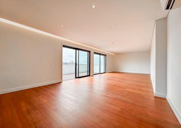 Penthouse T4 com Terraço Privativo em Matosinhos Sul