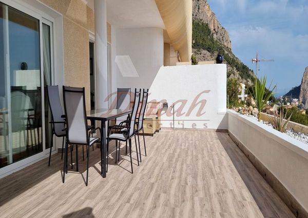 Exclusive flat with stunning terrace and spectacular sea views.