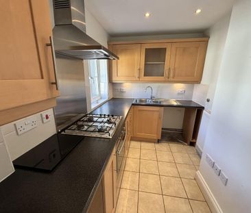 2 bedroom coach house to rent - Photo 4