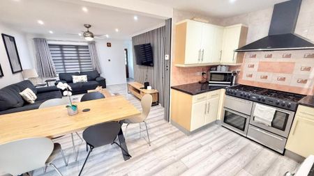 3 bedroom semi-detached house to rent - Photo 4