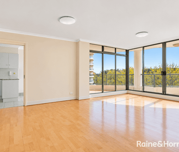 Spacious Three-Bedroom Unit in the Heart of Kensington - Photo 2