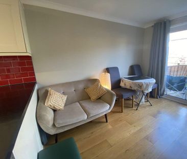 1 bedroom in a house share to rent - Photo 1