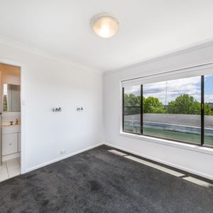 Bright & Functional Upper Duplex in Prime Dee Why Location – Utilities Included! - Photo 2
