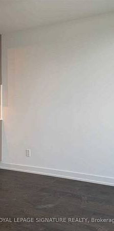 Yonge/Richmond E-Bright Beautiful 1Bdrm+Den 1Bathroom 1Locker - Photo 1