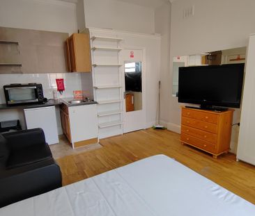 Studio to rent - Photo 1