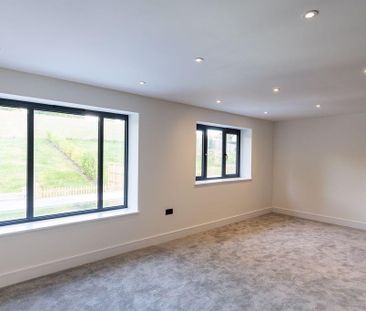 5 bedroom detached house to rent - Photo 2