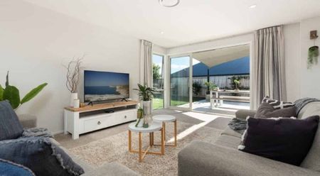 This stunning 4 bedroom, 2 bathroom house is now available for lease. - Photo 5