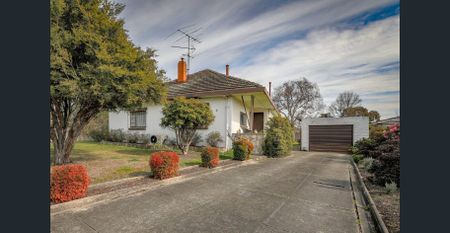 8 Gardner St, Moe, Vic 3825 - Photo 2