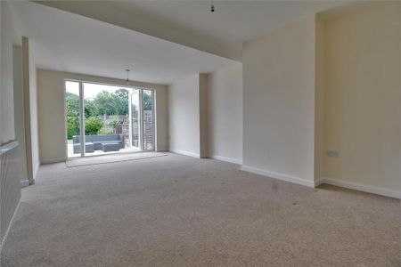 3 bedroom semi-detached bungalow to rent - Photo 2