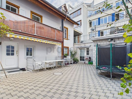 Einladendes Reihenhaus in Basel mit 6.5 Zimmern - Photo 1