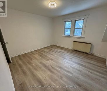 58 PAPE AVENUE - Photo 3