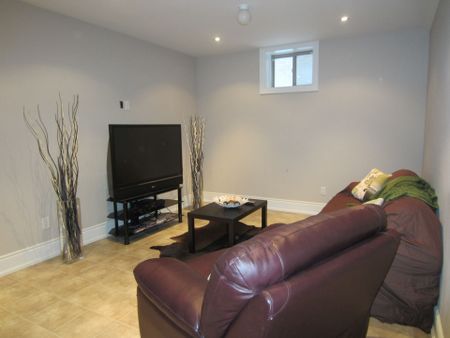 For Lease - 16 Orion Avenue, Vaughan, Ontario - Photo 2