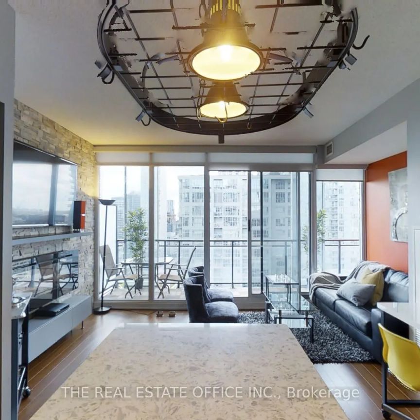 8 Telegram Mews #2010 - Photo 1