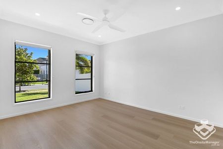 New to Market Pristine 5 Bedroom Family Home! - Photo 3