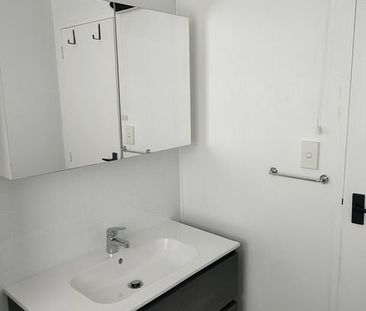 Relaxing home with off street parking - Photo 3