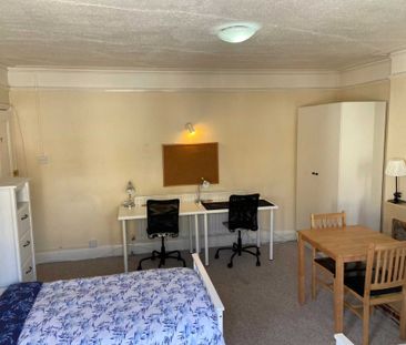 Room 3, 40A Farnham Road, Guildford GU2 4JN - Photo 6