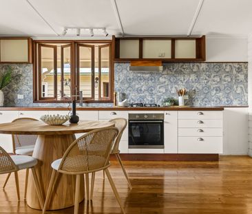 Beautifully Renovated Character Cottage with Separate Office - Photo 5