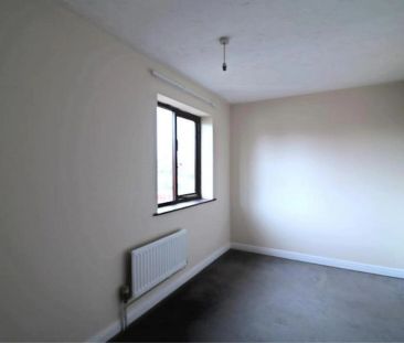 **NO DEPOSIT OPTION AVAILABLE** A Two bedroom terrace property feat... - Photo 4