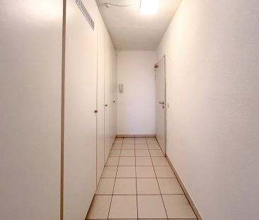 Direkt am Marktplatz! 1 Zimmer Apartment mit Einbauküche und Balkon! - Photo 6