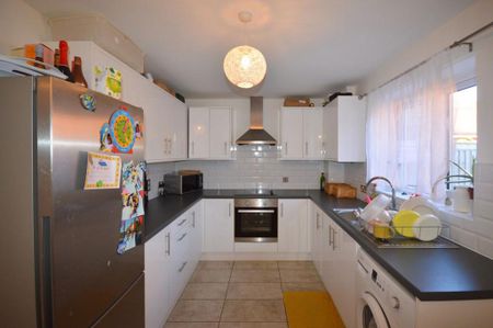 2 bedroom terraced house to rent - Photo 4
