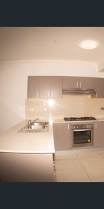 SPACIOUS 2 BEDROOM APARTMENT IN GREAT LOCATION - Photo 4