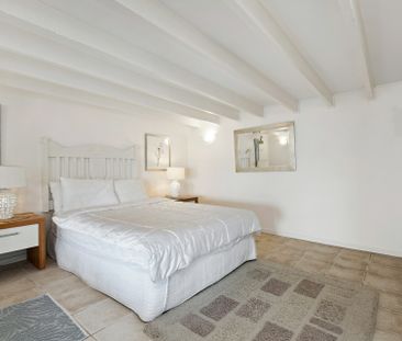 Breathtaking Waterfront Luxury - Photo 4