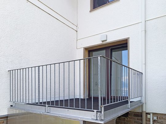 Helle 2 Zimmer Wohnung (Hochpaterre) zur Miete mit Balkon in ruhiger Wohngegend! - Photo 1