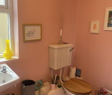 A beautiful very large double bedroom - Photo 4