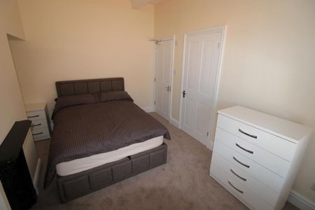 1 bedroom in a house share to rent - Photo 3