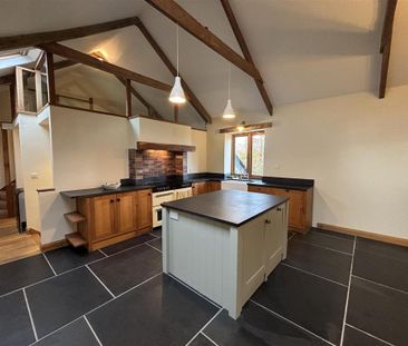 4 bedroom detached house to rent - Photo 2