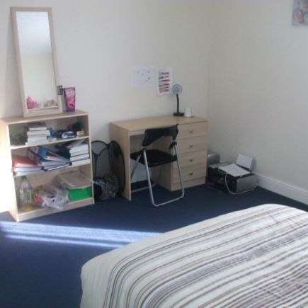 4 Bed Student House - Stockton - Photo 2