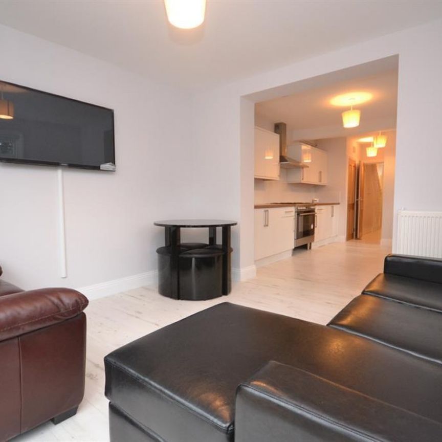 1 bedroom Flat To Let - Photo 1