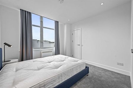 A newly refurbished one bedroom apartment in a convenient City location - Photo 5