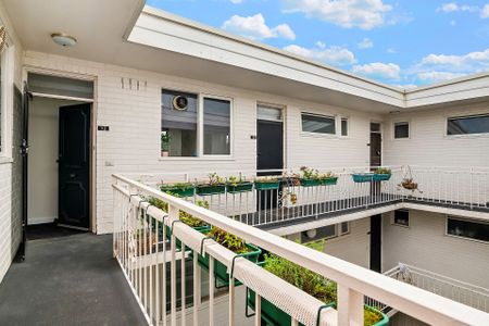 13/19 Shakespeare Grove, St Kilda. - Photo 3