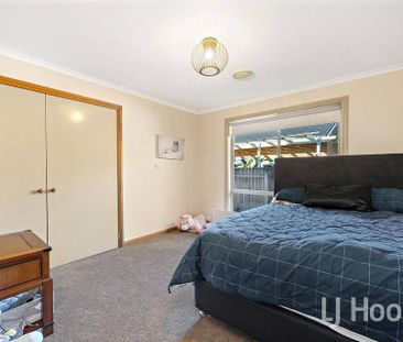 Fantastic 4 Bedroom Ensuite Family Home in Jerrabomberra - Photo 5