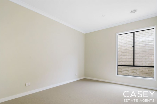 15 Shulze Drive, Clyde North - Photo 1