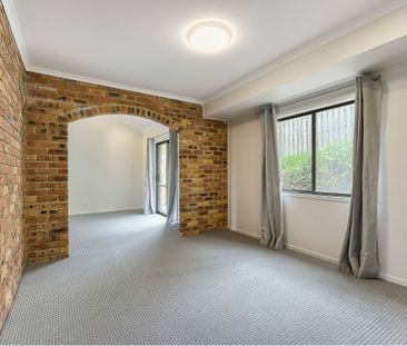 6 Errogie Place, Fig Tree Pocket QLD 4069 - House For Rent | Domain - Photo 3