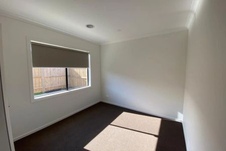 Spacious Family Excellence in Westbrook Estate - Photo 3