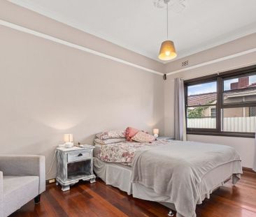 HOUSE IN FABULOUS JOONDANNA LOCATION - Photo 6