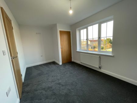 2 bedroom Semi-Detached House to let - Photo 3