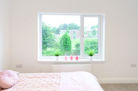 3 Bed End Terrace, Bluestone Road, M40 - Photo 5