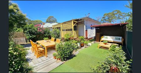 Private Three-Bedroom Granny Flat with Own Street Access - Photo 4