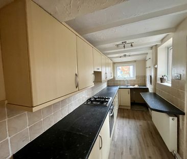 ***Two double bedrooms*** easy access into Derby city centre + Roya... - Photo 1