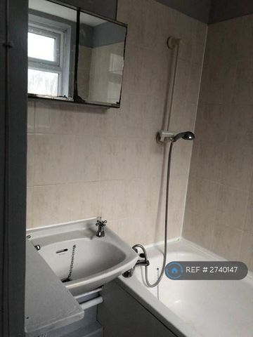 2 bedroom semi-detached house to rent - Photo 2