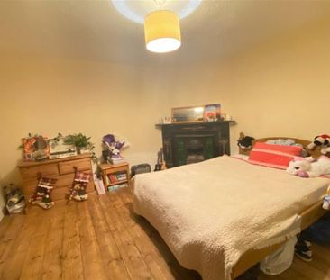 4 bedroom semi-detached house to rent - Photo 4