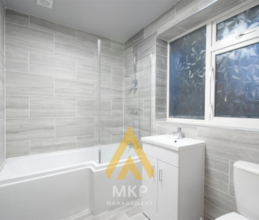 5 bedroom end of terrace house to rent - Photo 2